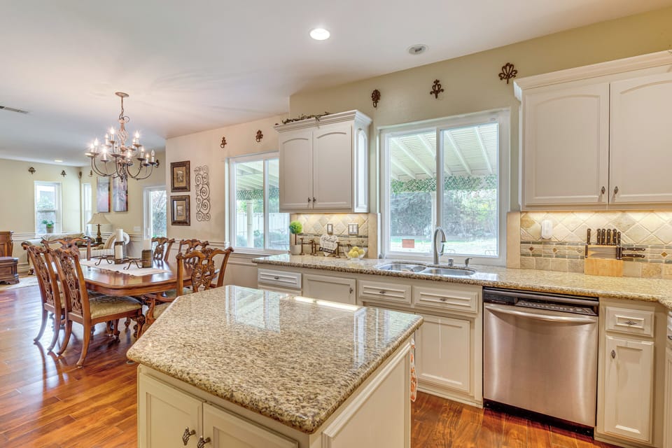 Kitchen | Dining Area