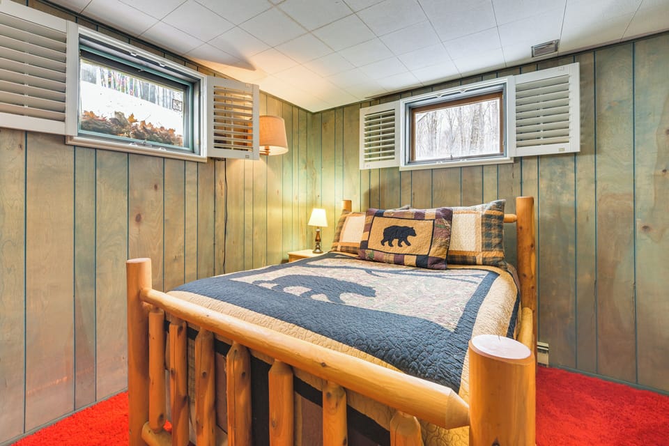 Bedroom 4 | Queen Bed | Smart TV | Basement