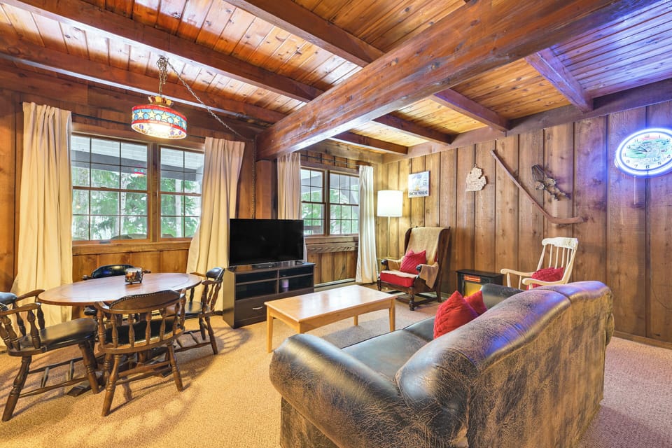 Bellaire Vacation Rental | 5BR | 3BA | Stairs Required | 2,400 Sq Ft