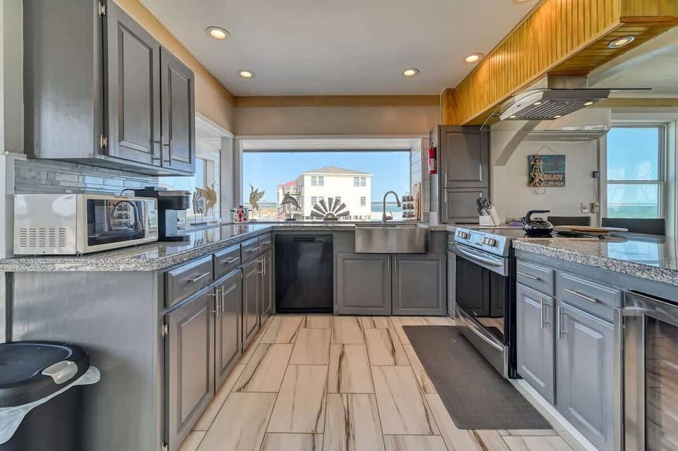 Level 3 Kitchen with Granite Countertops