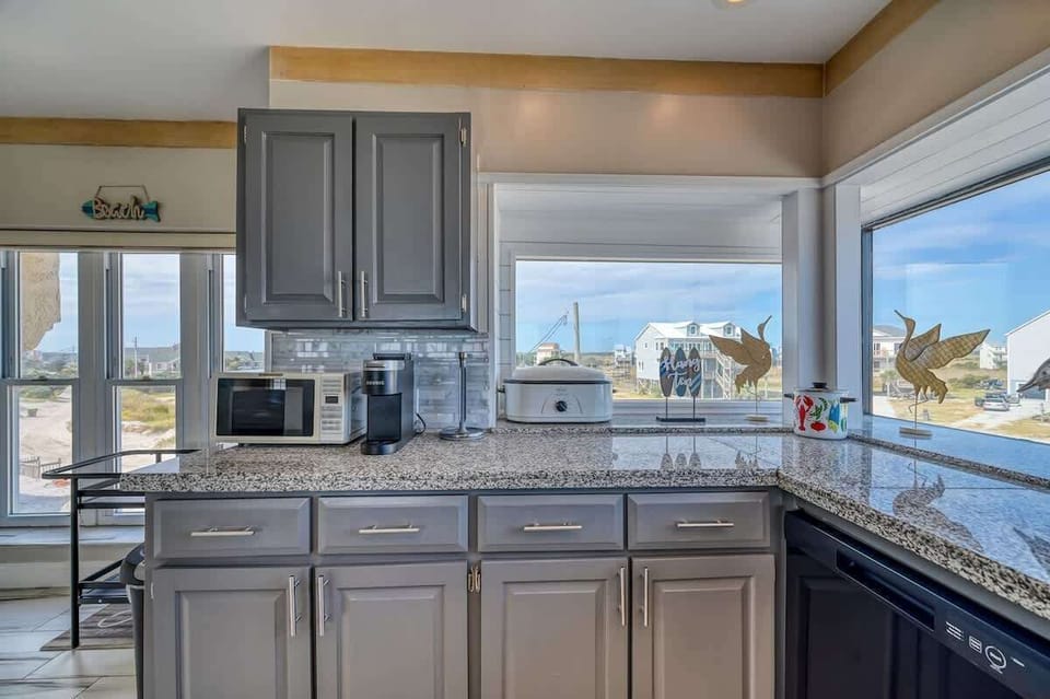 Level 3 Kitchen with Granite Countertops