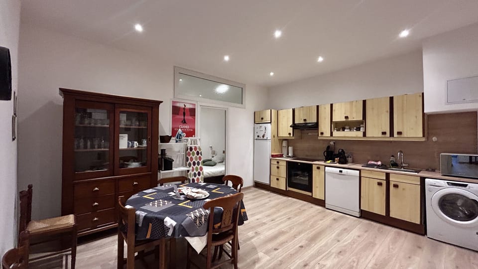 woody Apartment in Cannes
