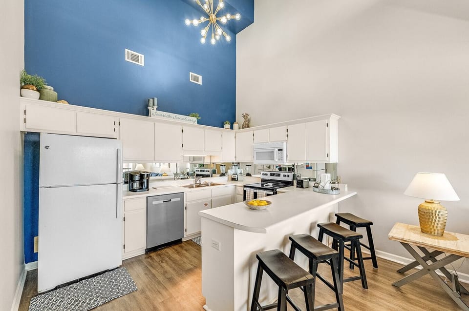 You have a fully equipped kitchen for preparing family dinners and entertaining.