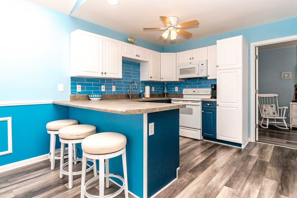 Kitchen with Eat-In Seating