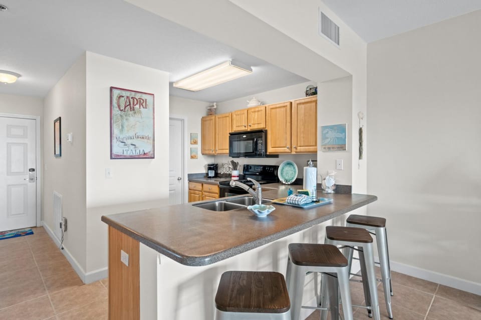 Kitchen with Breakfast Bar