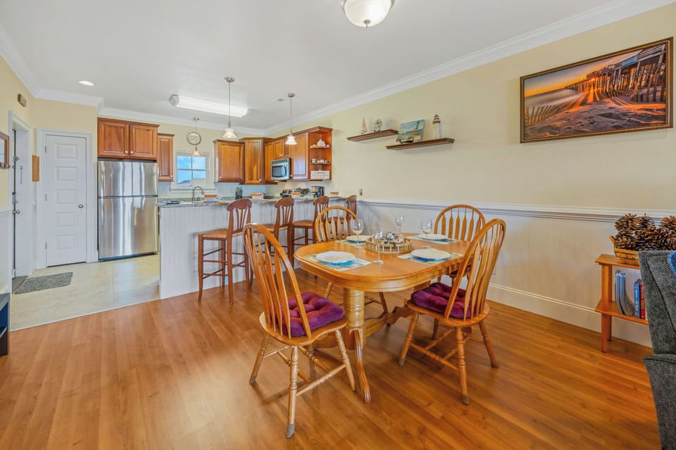 Surf or Sound Realty - 1221 - Captain's Retreat - Dining Area -3