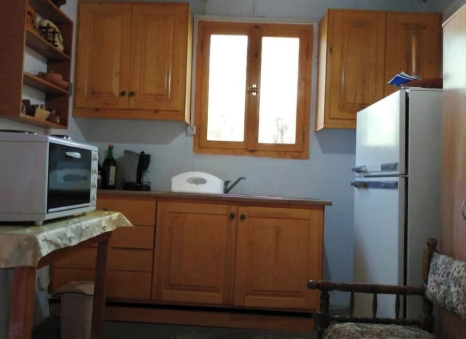 Second Kitchenette – Additional preparation area for flexible meal options.