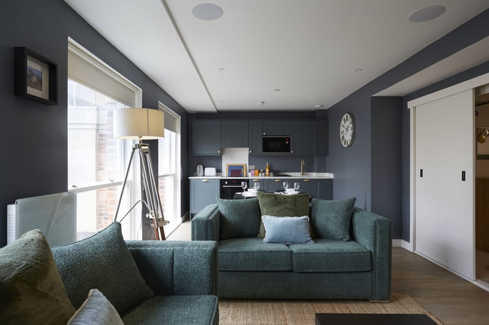 Living Room / Lounge