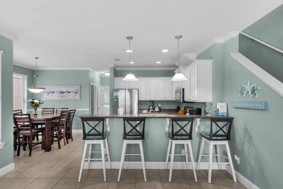 Eat-in bar seating