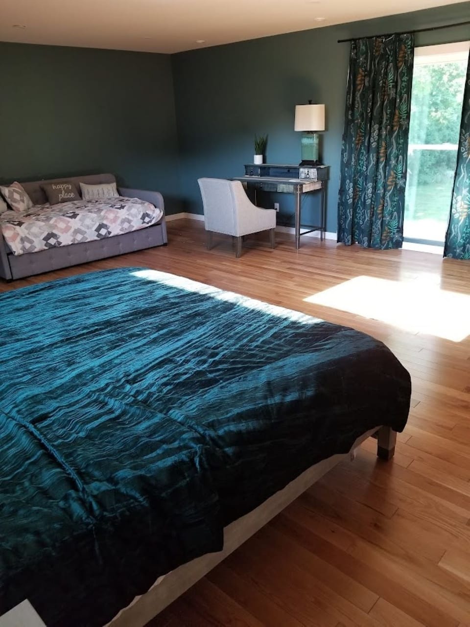 2nd Floor South Main with Office Desk, Smart TV and Trundle bed