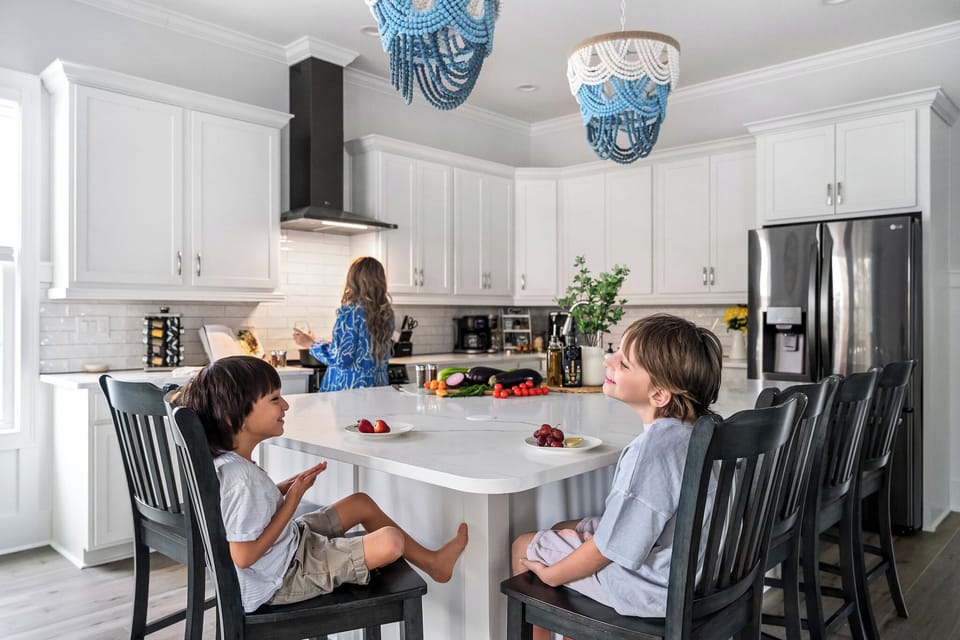 Get your cook on 🍳👩‍🍳 Our spacious kitchen is fully stocked and has everything you need to prepare delicious meals with ease