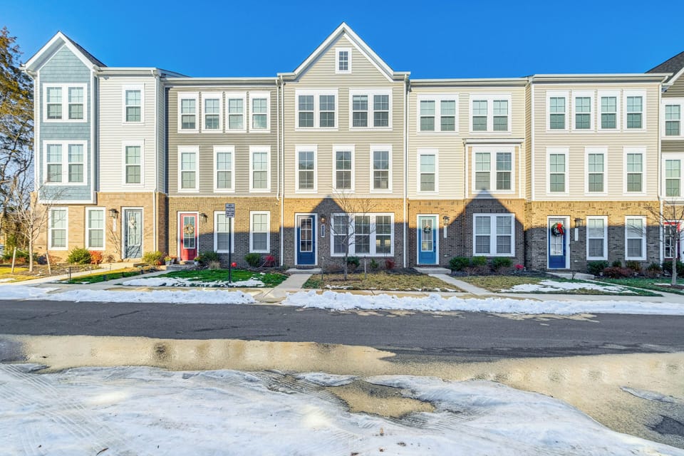 Exterior | Parking | Garage (2 Vehicles) | Driveway (2 Vehicles)