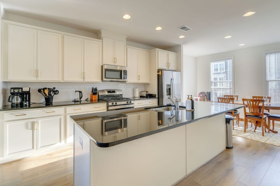Kitchen | 2nd Floor | Cooking Basics | Dual Coffee Maker | Microwave | Toaster