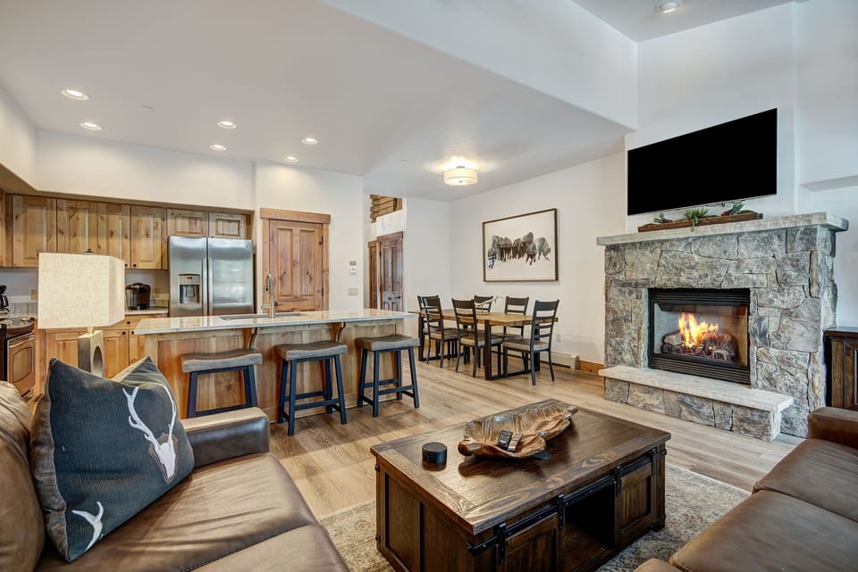Indoors, Furniture, Living Room, Couch, Fireplace