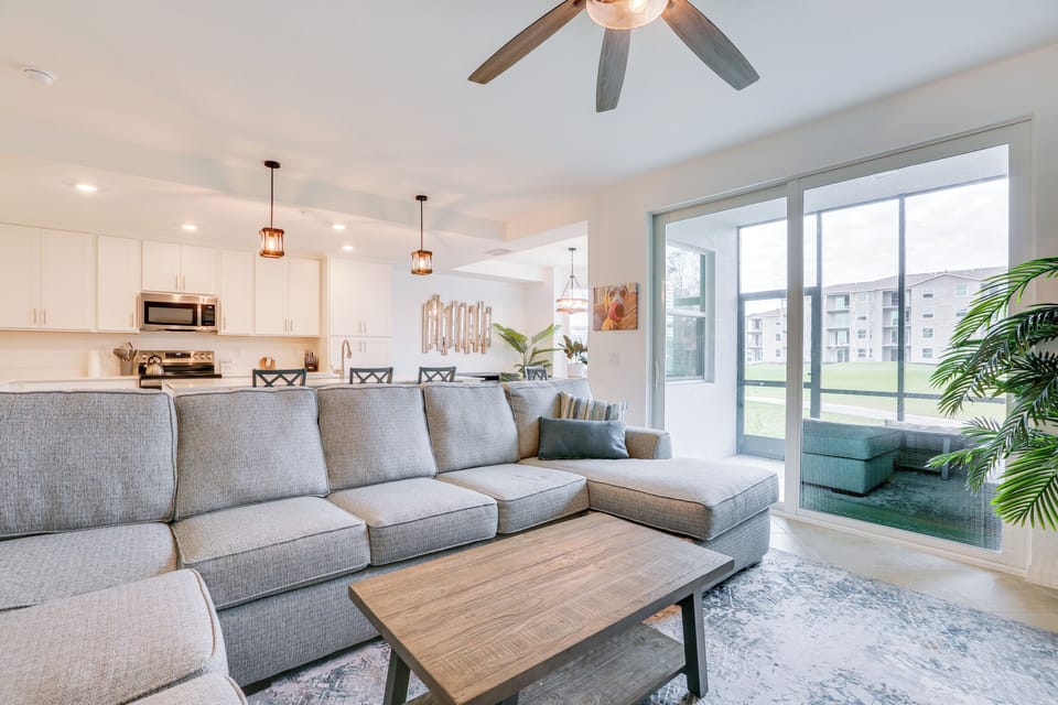 Living Room | Central A/C & Heating | Free WiFi | Smart TV