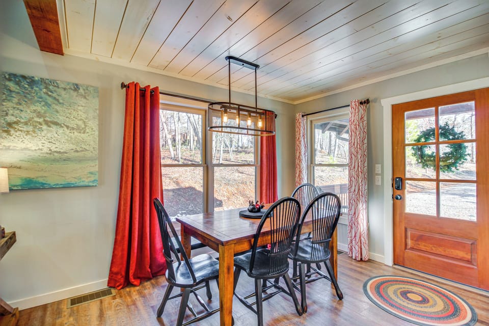 Dining Area | Dishware/Flatware | 1st Floor