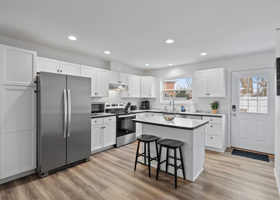 Fully equipped kitchen with breakfast bar island, seating for 2.