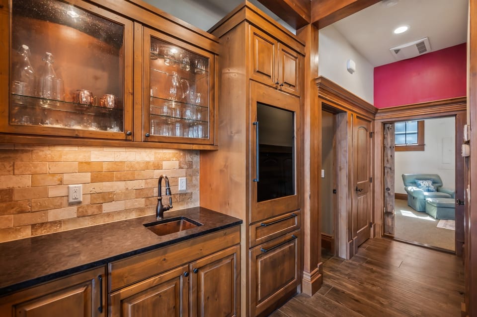 Bar & Drink Prep Area