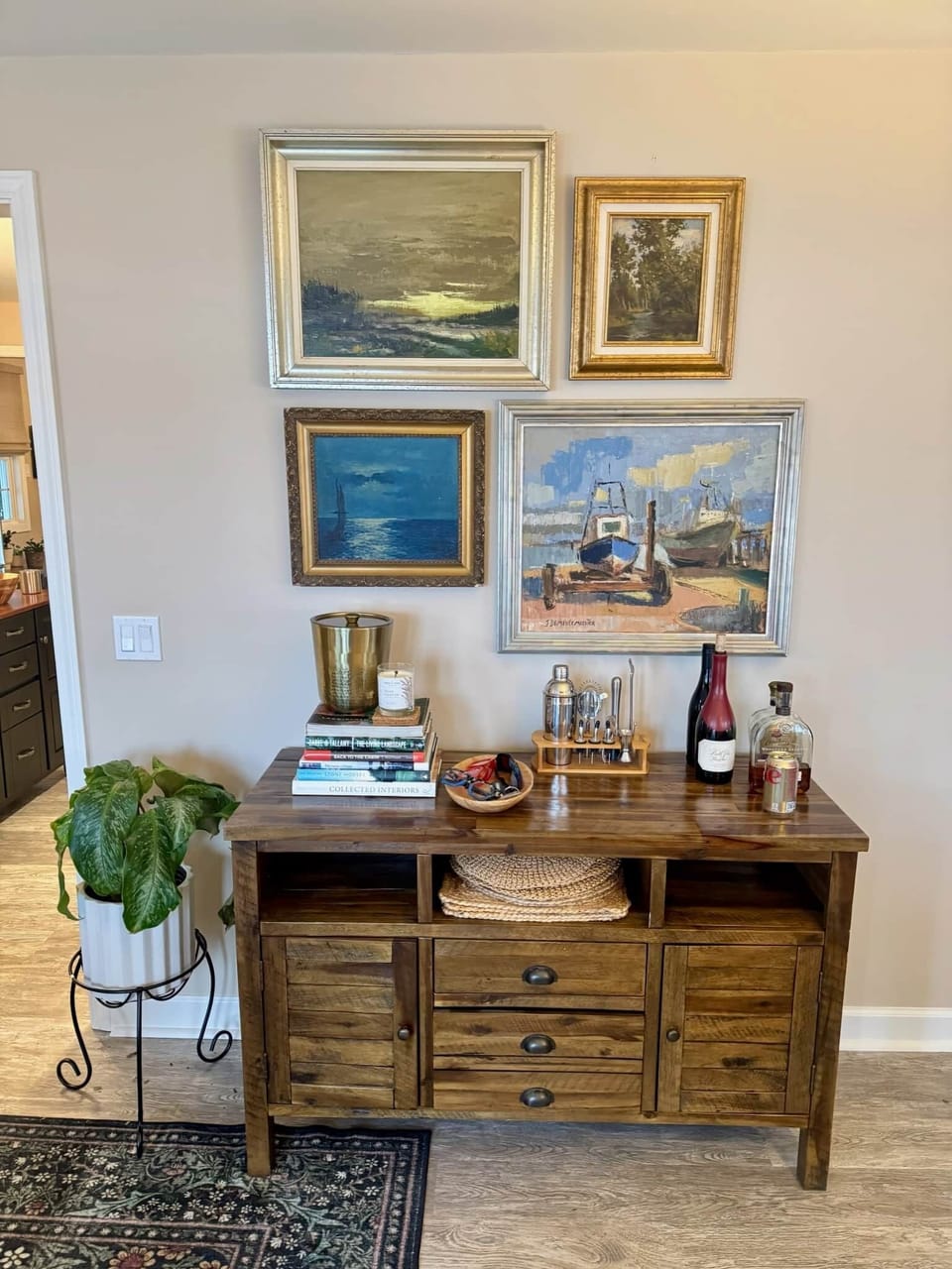 Bar area between living and dining