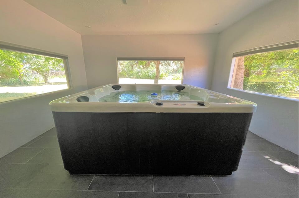 Indoor spa tub