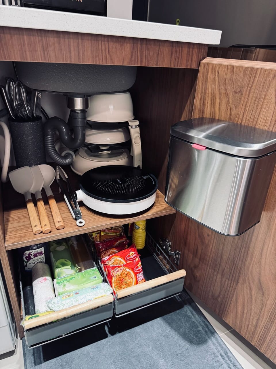 Induction Cooker
Complete Cooking Utensils