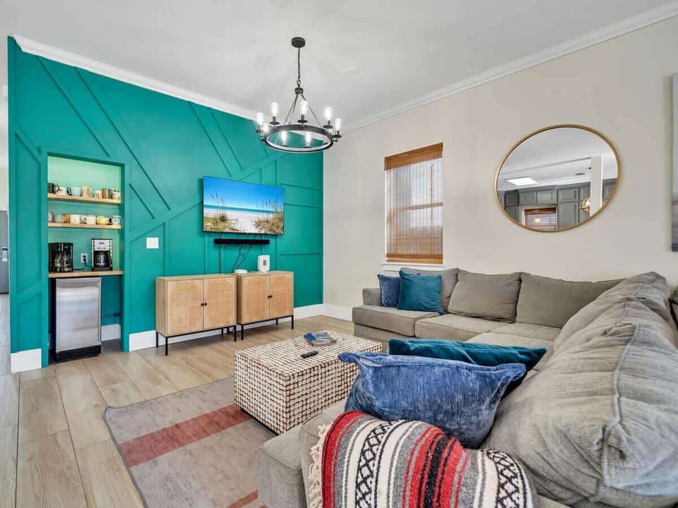 Accent Walls Galore for a Fun Beach Experience