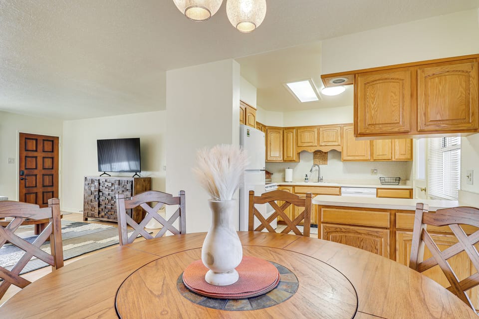 Dining Area & Kitchen | Free WiFi | Central A/C & Heating
