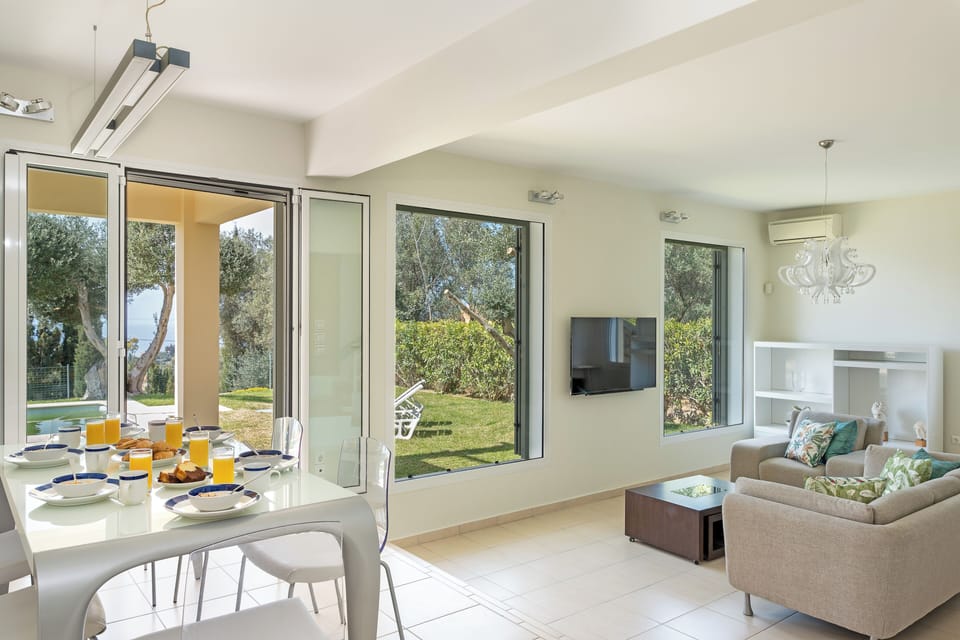 Elegant 3 bedroom villa with pool in Metaxata