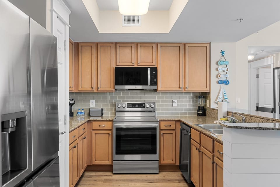 Spacious Kitchen with all your cooking needs. 