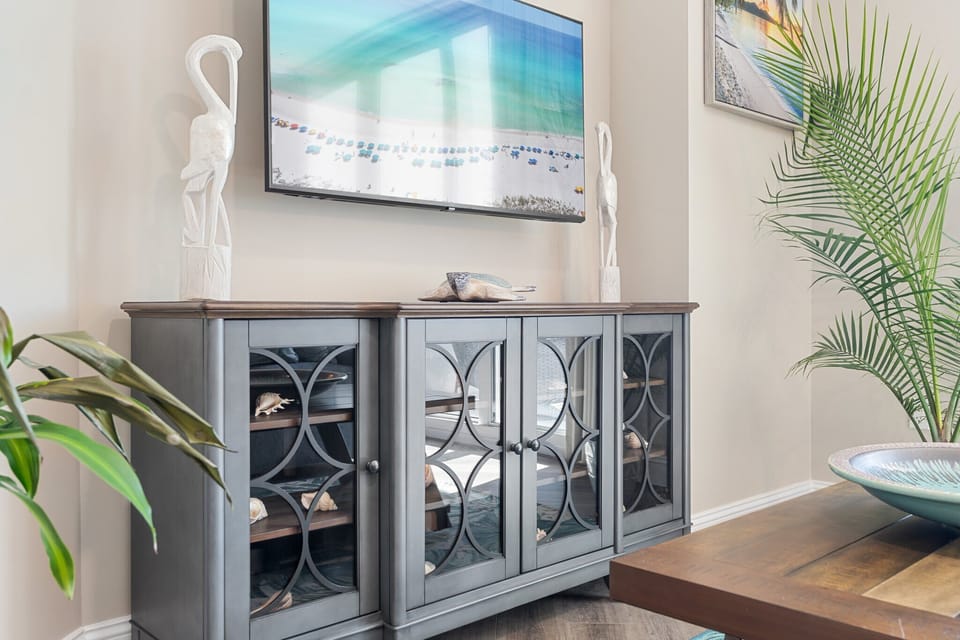 Smart TV with Cable 