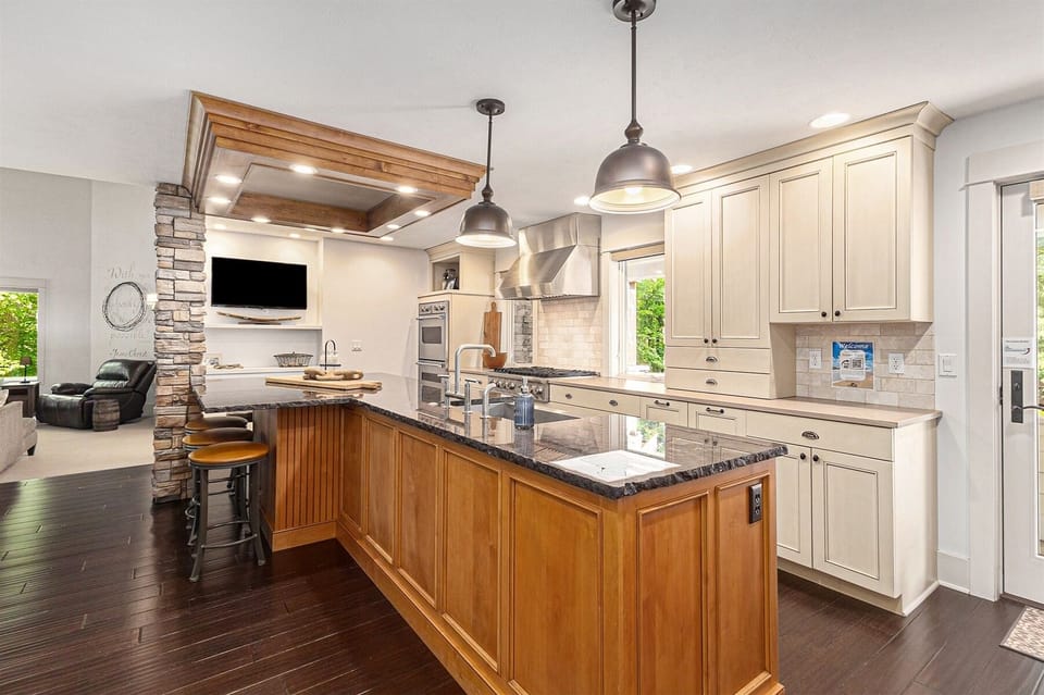 You will enjoy preparing your meals on this gorgeous kitchen island