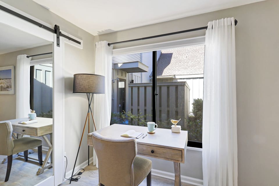 520 Queens Grant | Bedroom 1 Desk Area - 520 Queens Grant | Bedroom 1 Desk Area