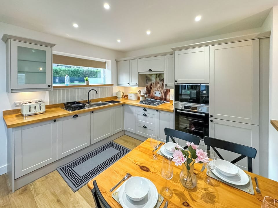 Kitchen/diner | Hillcrest Cottage, Dunoon