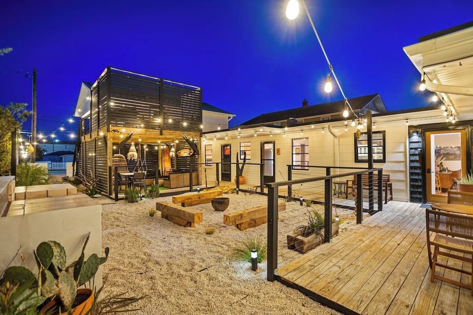 Vida Stoke Inn Shared Fire Pit & Ground Level Deck