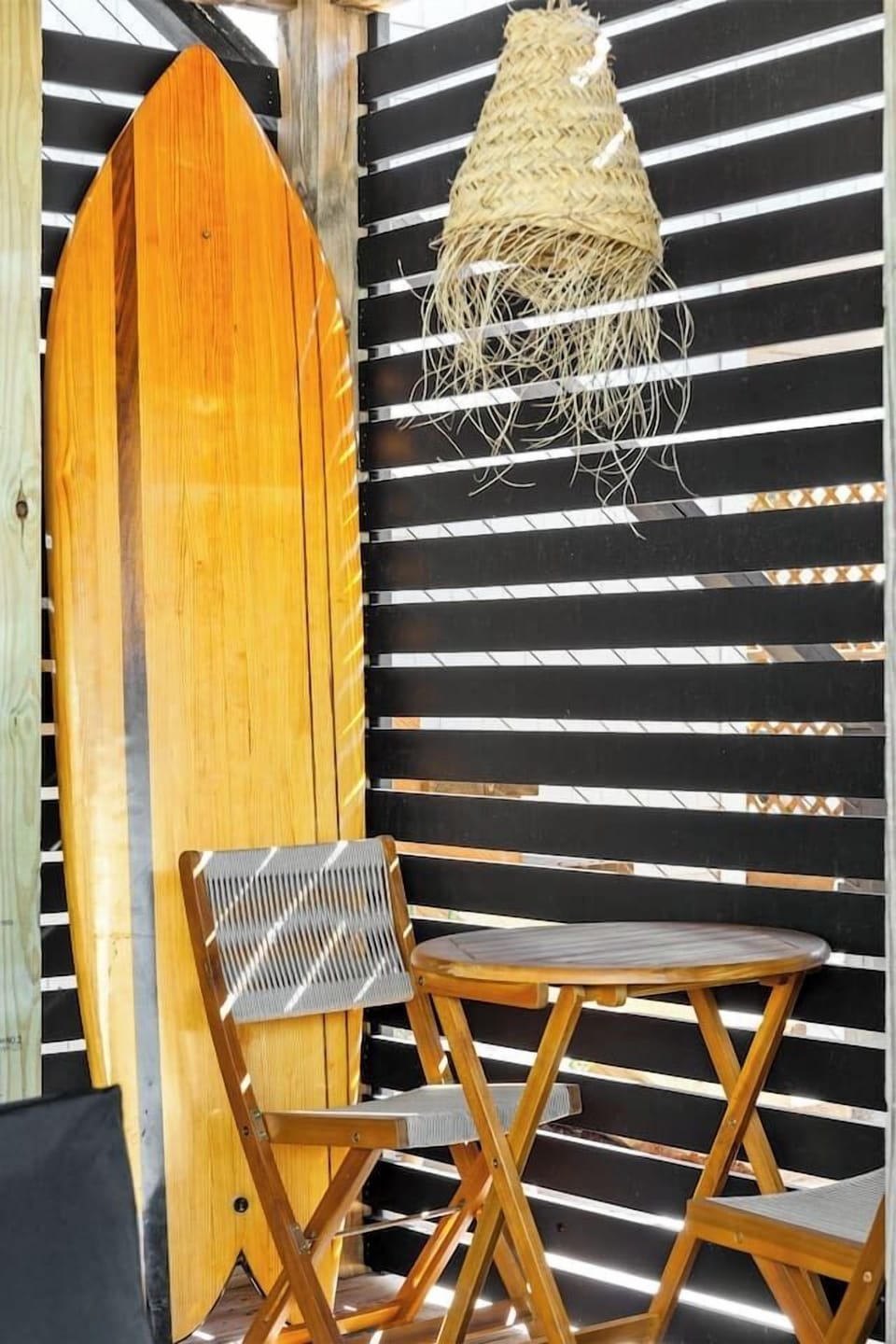 Vida Stoke Inn: Shared Ground Level Deck