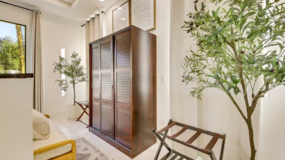 Wardrobe with Luggage Racks plus seating