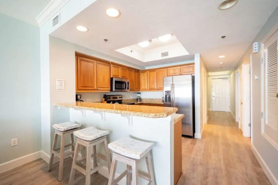 Seawind 1407, Gulf Shores, Alabama Sleeps 8. Managed by Island Rentals