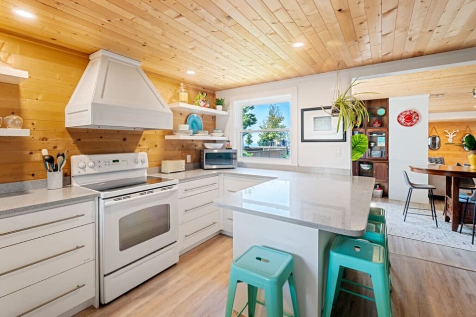Kitchen with Island Seating