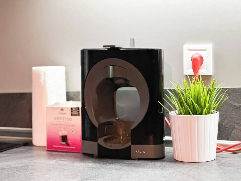 Start your mornings in this sleek kitchen, where a capsule coffee machine awaits to kick-start your day. Book your stay today!
