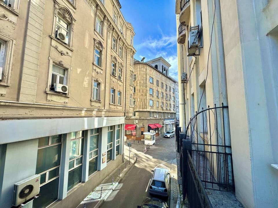 Enjoy your morning coffee or evening wine on this private balcony with a charming city view. Reserve your dates now for the perfect escape!