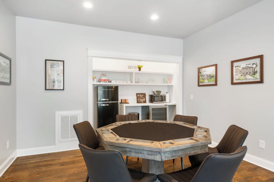 Poker Table