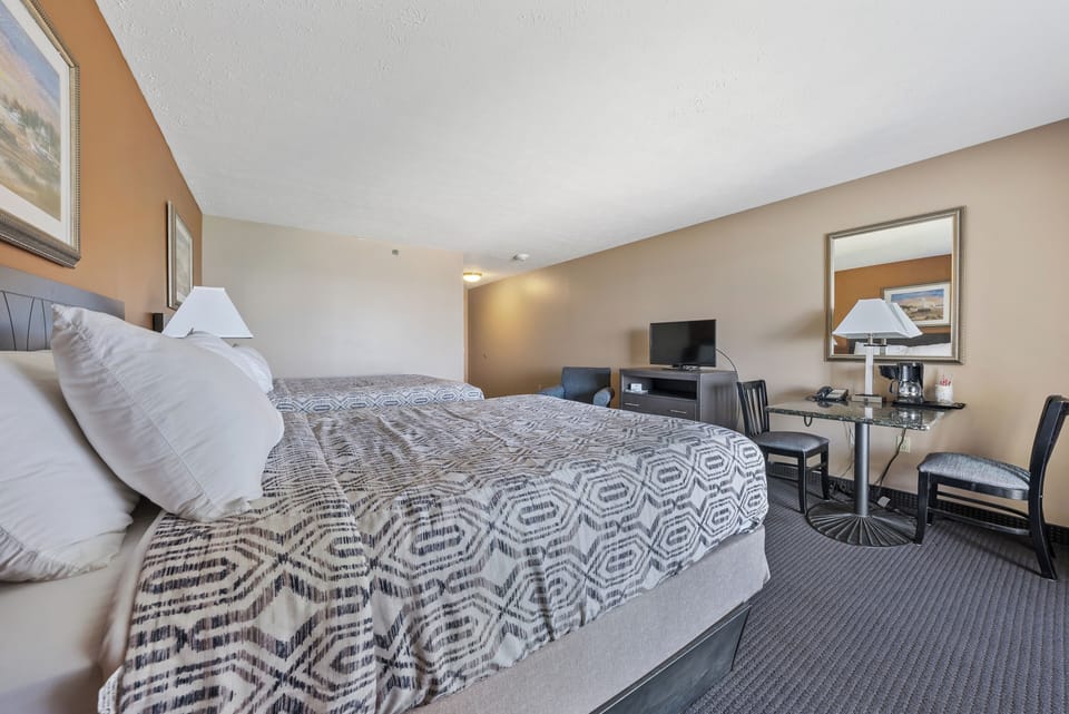 2 Queen Guest Room