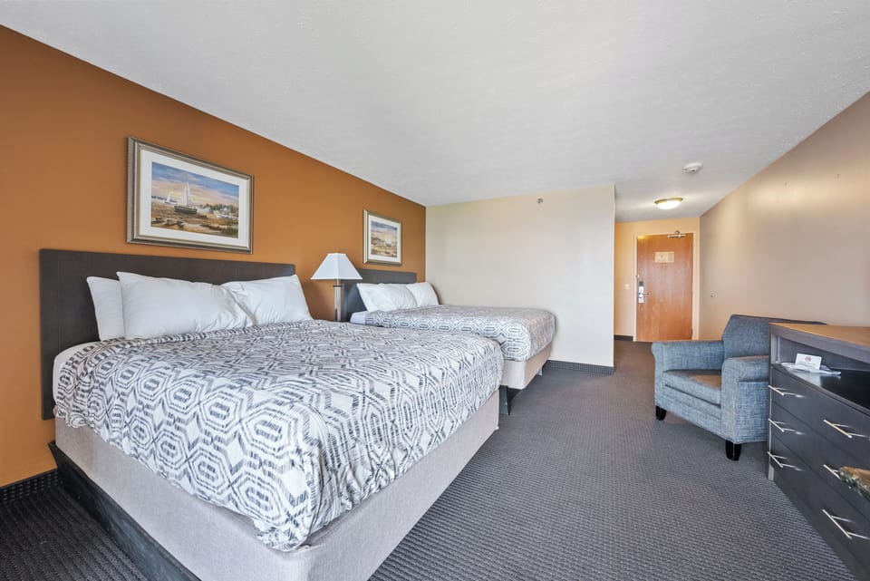 2 Queen Guest Room