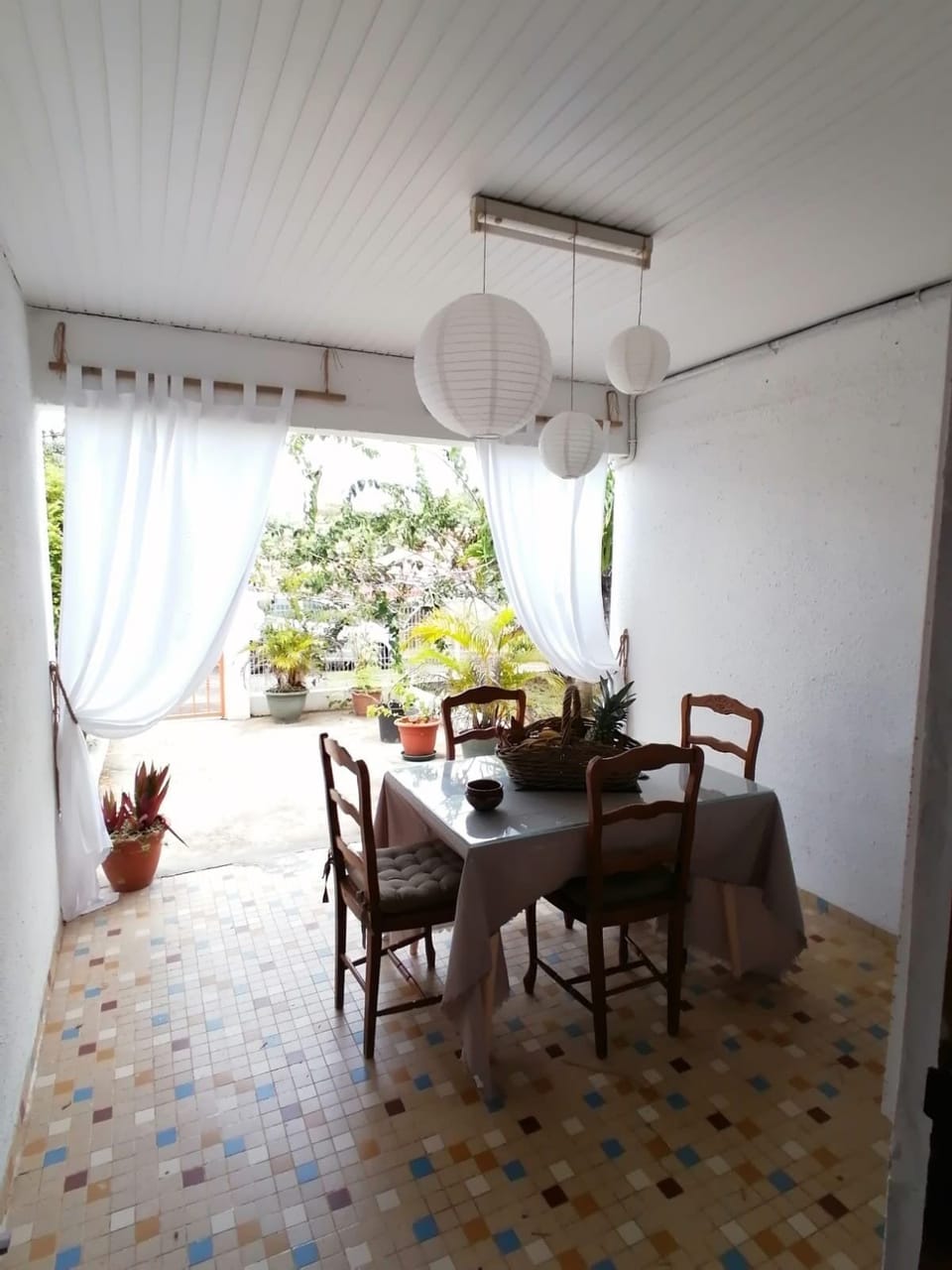 Outdoor dining