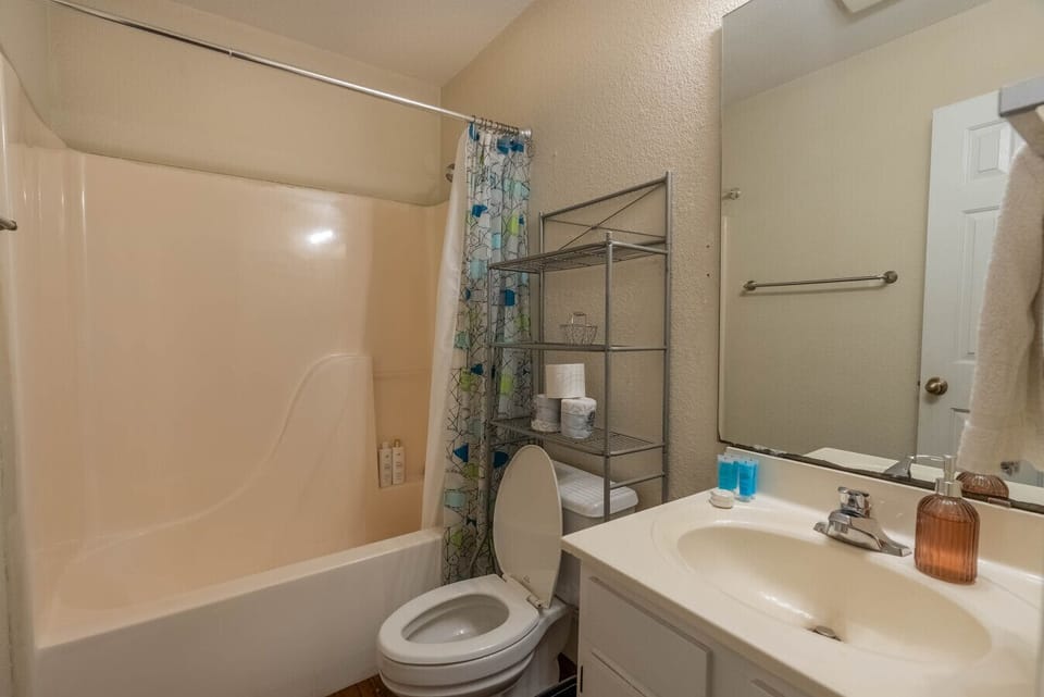 Full-bathroom with soaps & shampoos