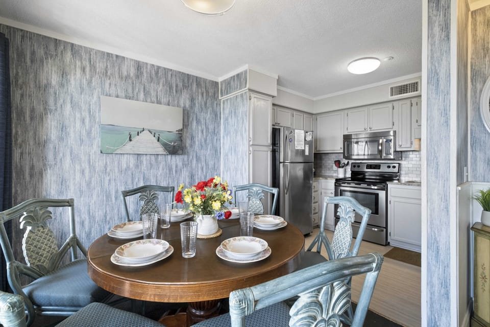 Eat in kitchen for four 