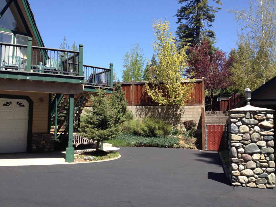 Firepit and parking.
Stairs to garbage