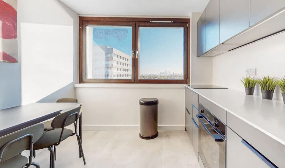 Full Kitchen with Dining Area