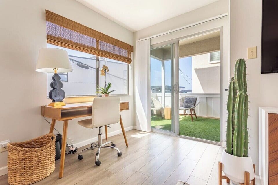 Relaxing outside view from your mini office table