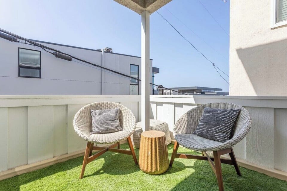 Relax outside with the beautiful view of the Manhattan beach
